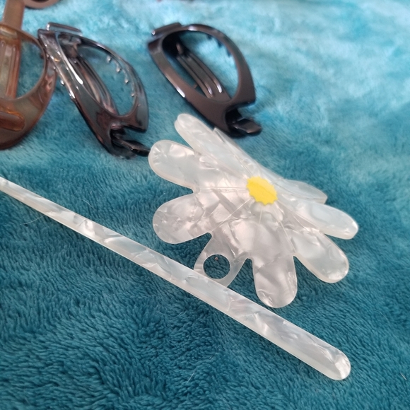 Variety Hair Clip Set - Picture 2 of 6